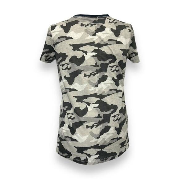 Atlanta Braves Women’s Camo Print V-Neck T-Shirt Large - Picture 4 of 10